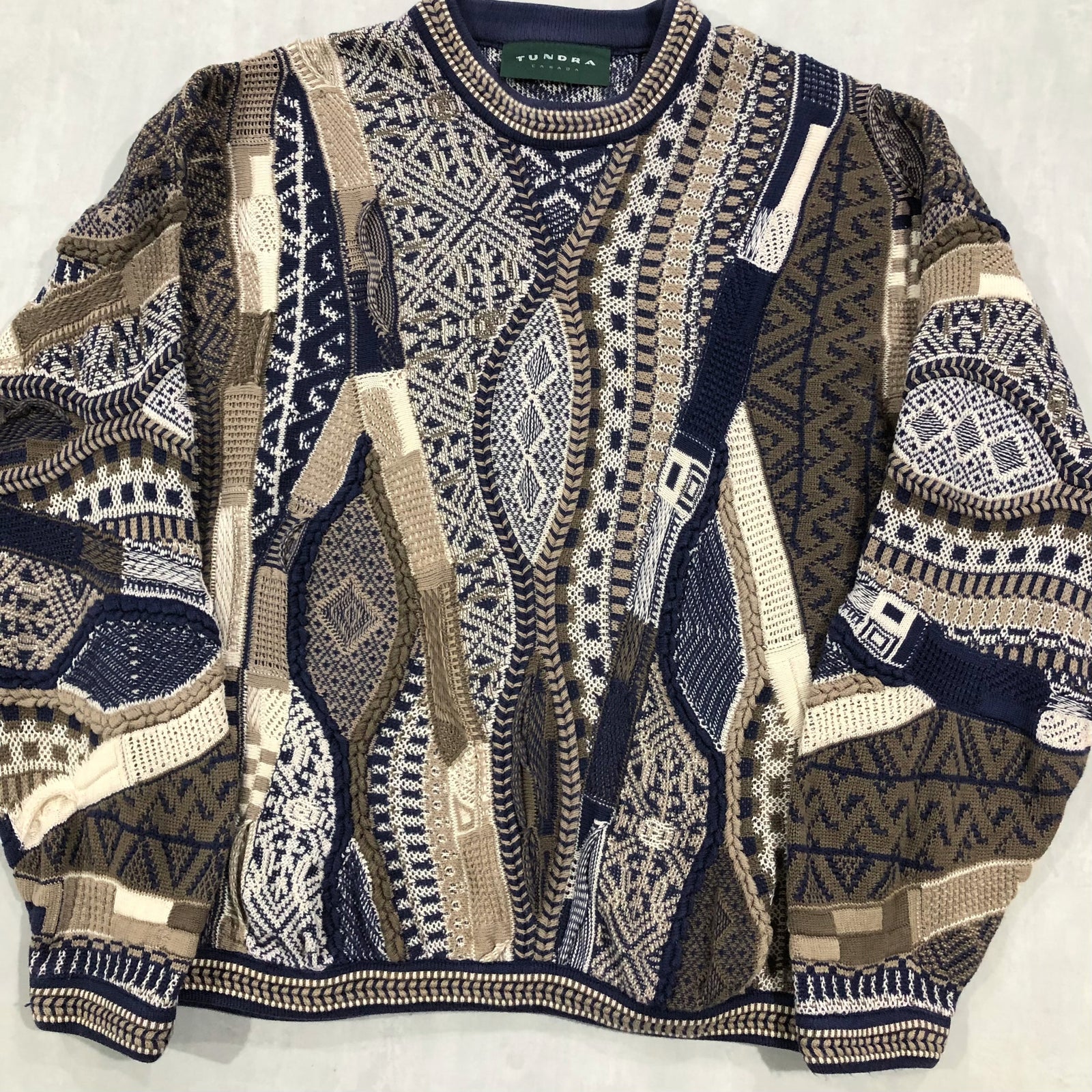 High quality Vintage TUNDRA Canada knit sweater