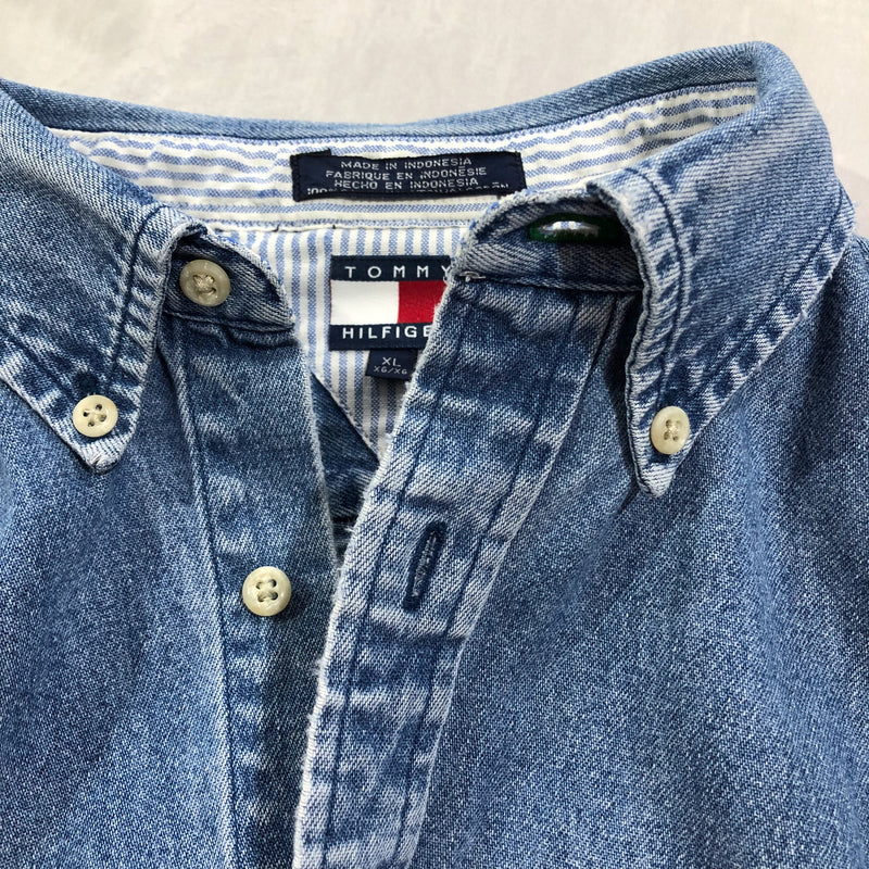 Vintage Tommy Hilfiger Denim Shirt (W/L)